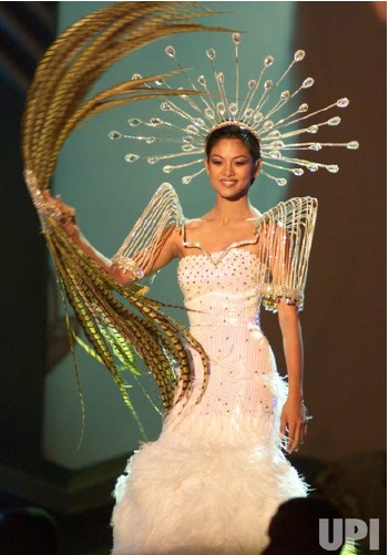 Pia fashion wurtzbach filipiniana gown